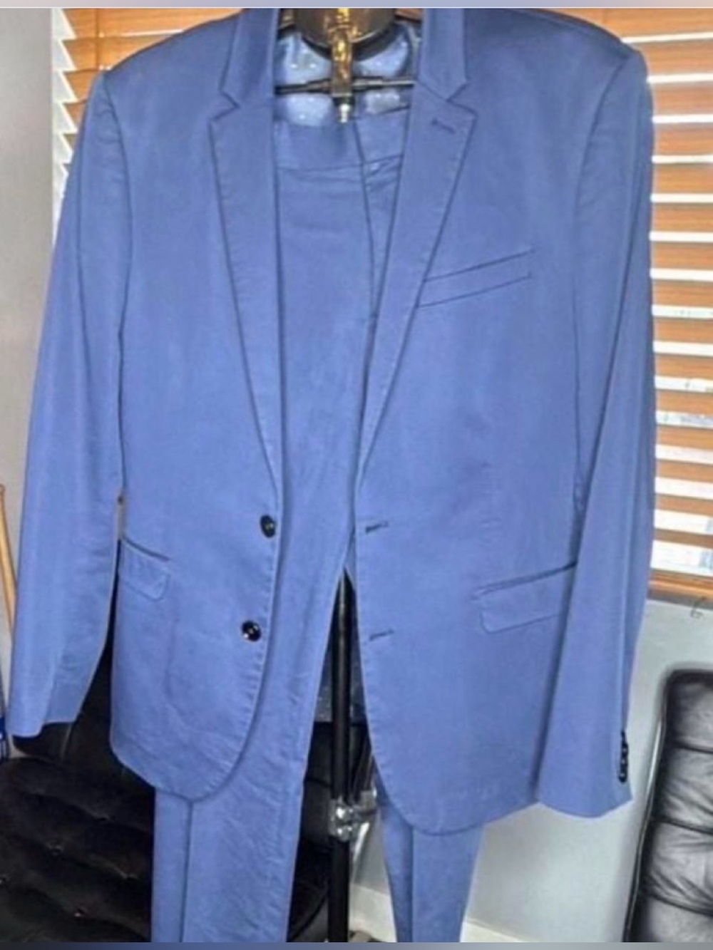 Express blue slim fit suit Size 42
#formalwear #menswear pants